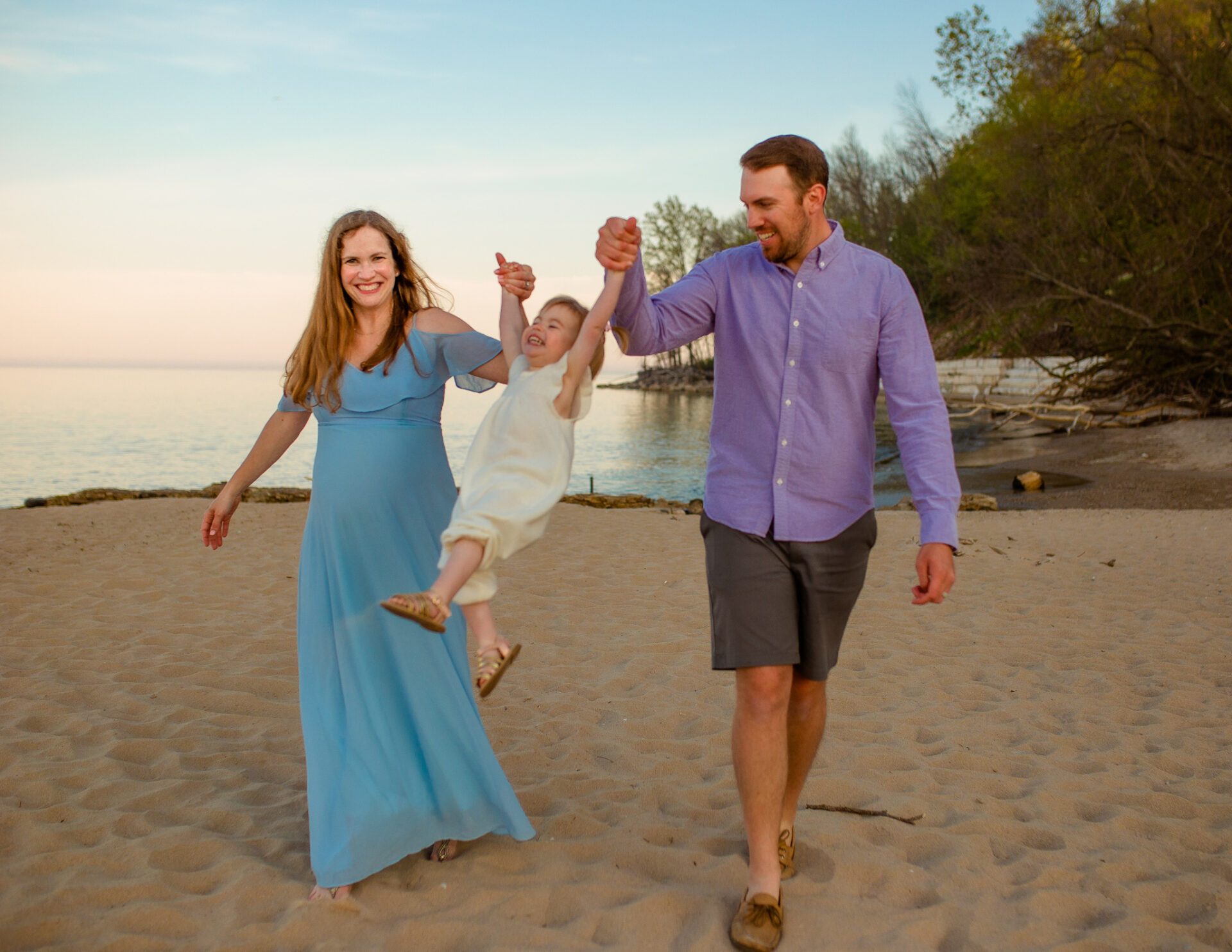 Maternity Photography | Moments by Wendy | Milwaukee Maternity Photography| Atwater Beach Shorewood