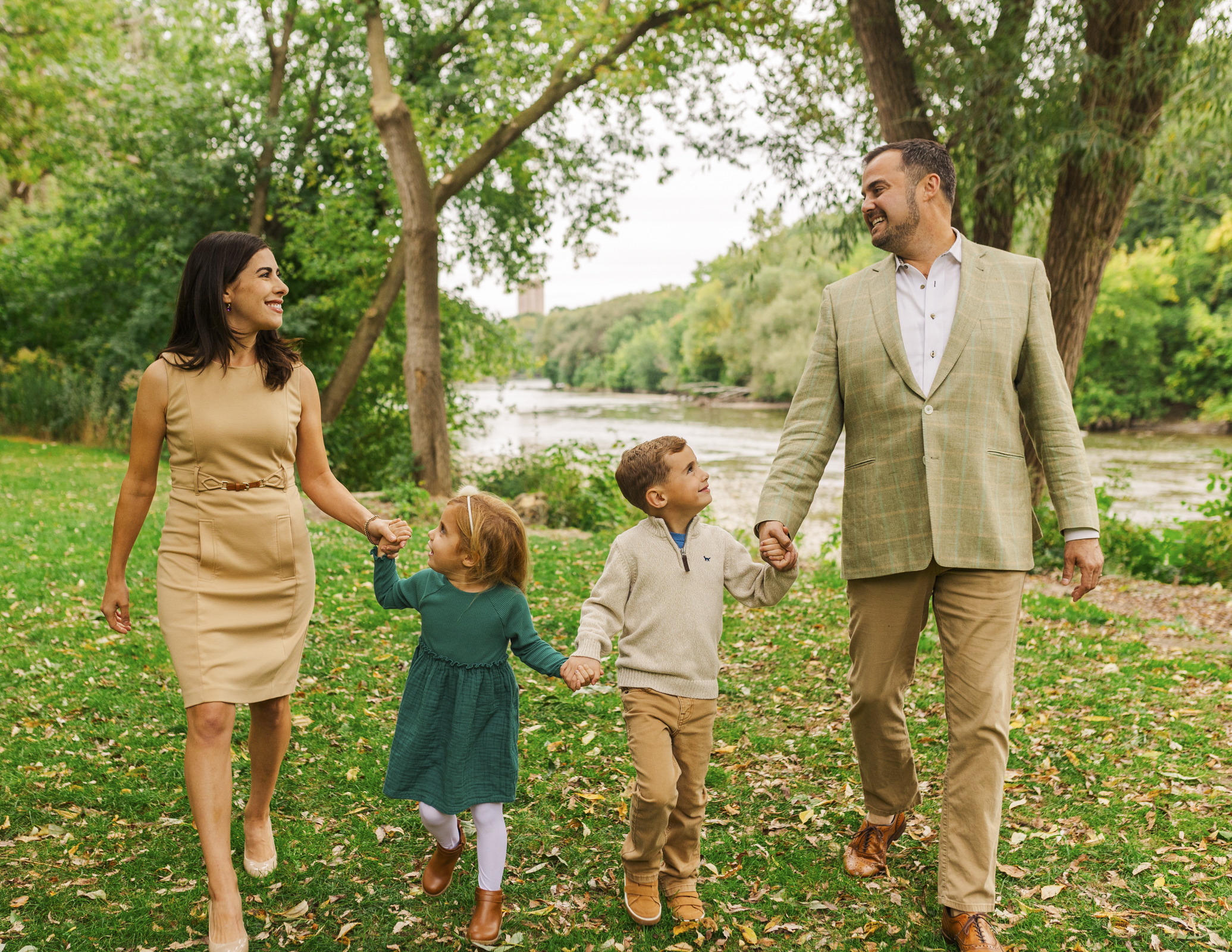 Milwaukee family photographer Milwaukee Family Photographer| Moments by Wendy Photography| Hubbard Park Shorewood