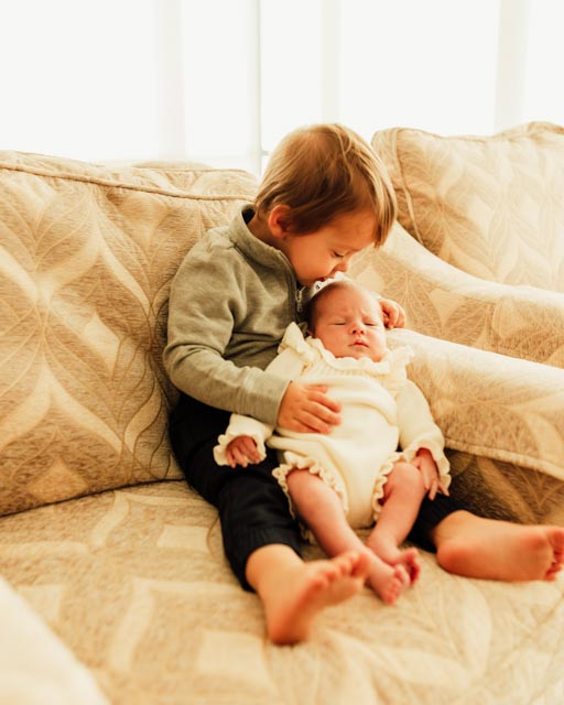 Milwaukee family photographer Milwaukee newborn photographer